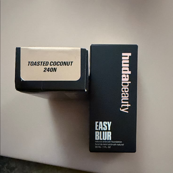 Huda Beauty Easy Blur Foundation