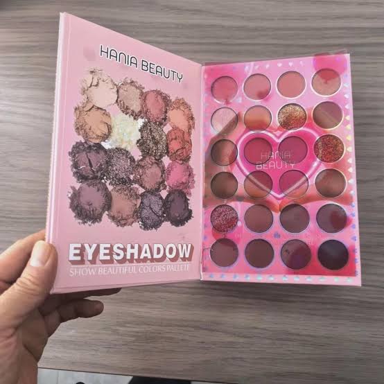 Hania Beauty Bling Palette 
Pink aesthetic