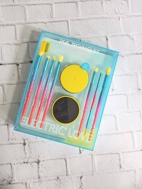 Real Techniques Electric Love LE Set