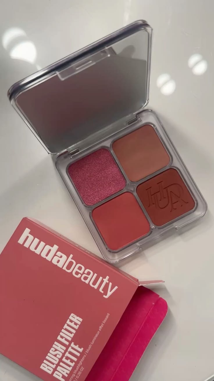 HUDA BEAUTY Blush Filter Platte (Roseberry)