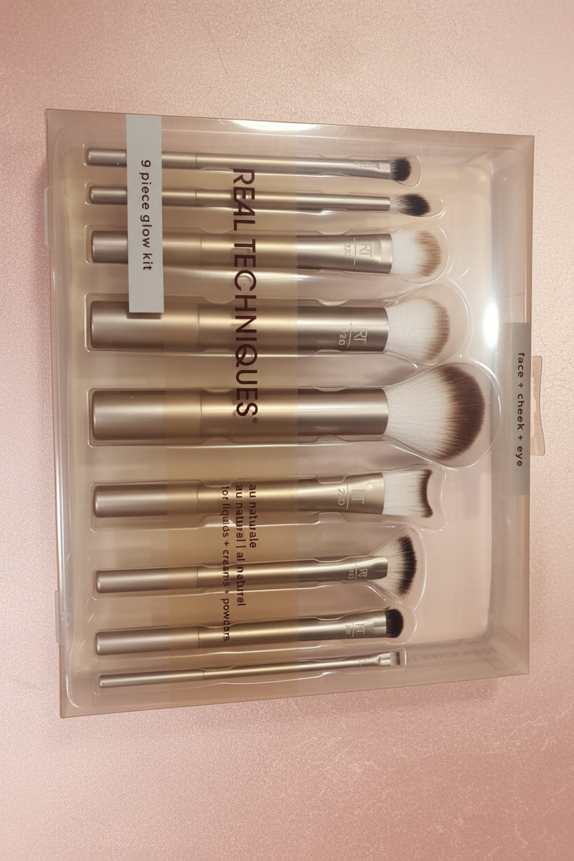 REAL TECHNIQUES 9 PIECE GLOW KIT