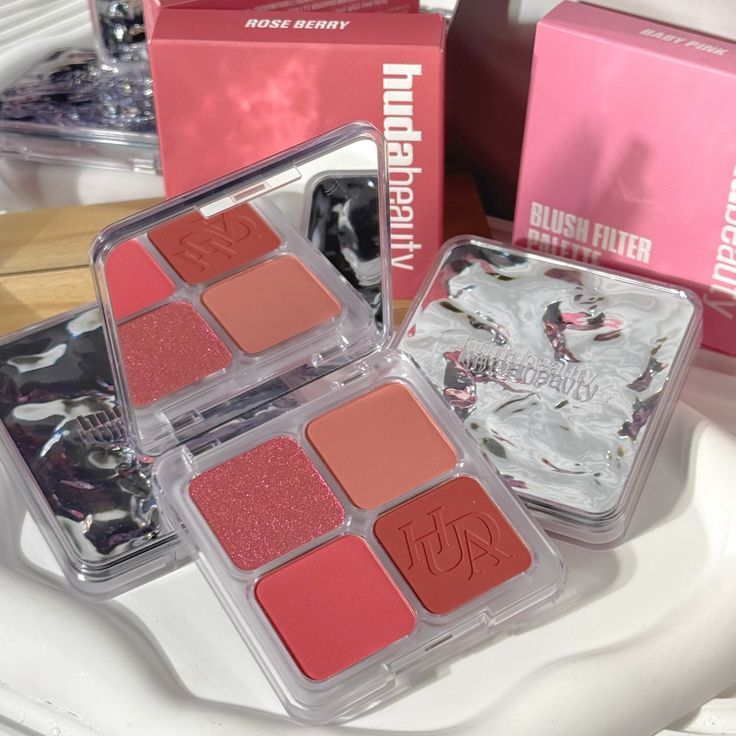 HUDA BEAUTY Blush Filter Platte (Roseberry)