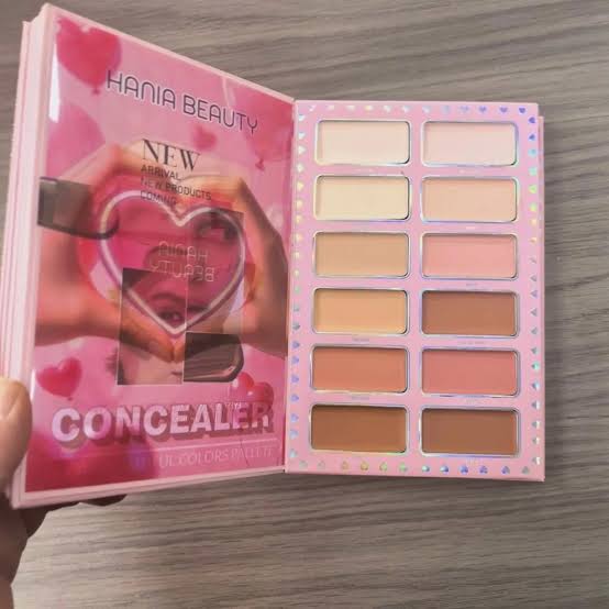 Hania Beauty Bling Palette 
Pink aesthetic