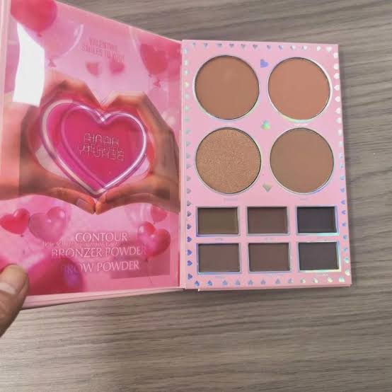 Hania Beauty Bling Palette 
Pink aesthetic
